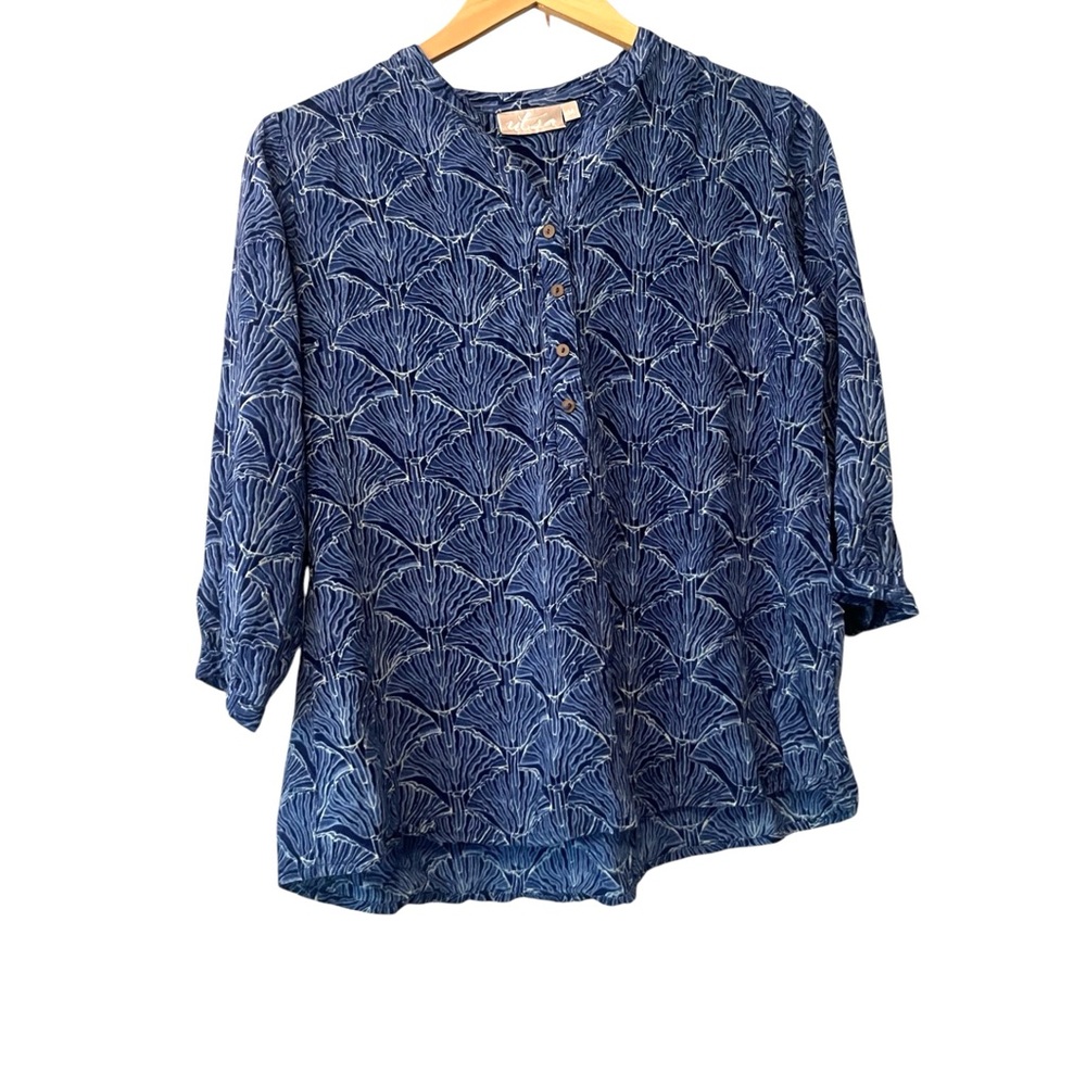 Utsa wooden button floral blouse boho